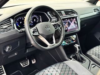 Volkswagen Tiguan R LINE 2.0 TDi DSG con TECHO PANORÁMICO, CÁMARA...