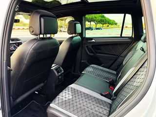 Volkswagen Tiguan R LINE 2.0 TDi DSG con TECHO PANORÁMICO, CÁMARA...