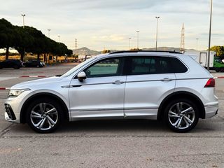 Volkswagen Tiguan R LINE 2.0 TDi DSG con TECHO PANORÁMICO, CÁMARA...