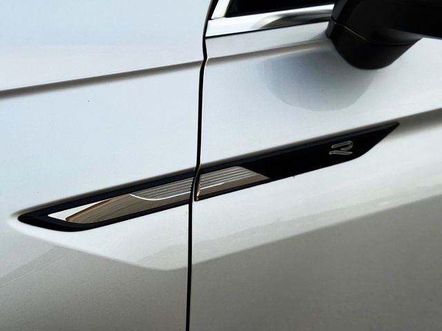 Volkswagen Tiguan R LINE 2.0 TDi DSG con TECHO PANORÁMICO, CÁMARA...