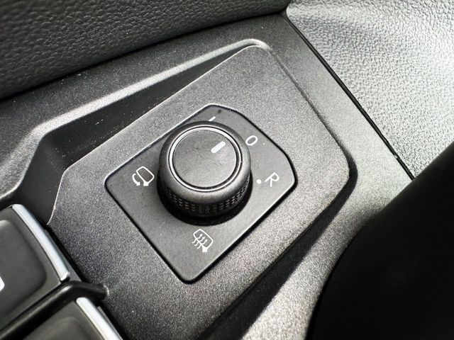 Volkswagen Tiguan R LINE 2.0 TDi DSG con TECHO PANORÁMICO, CÁMARA...