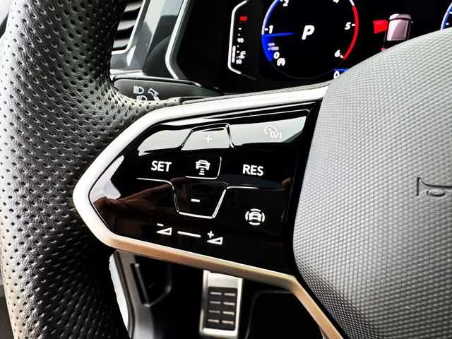 Volkswagen Tiguan R LINE 2.0 TDi DSG con TECHO PANORÁMICO, CÁMARA...