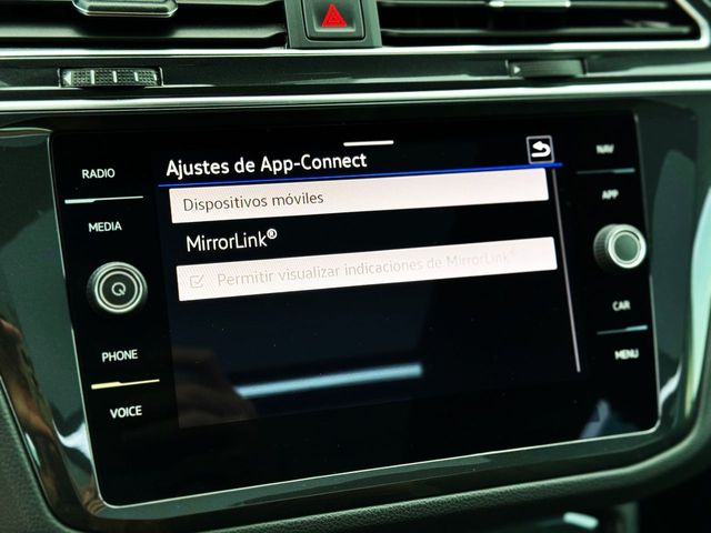 Volkswagen Tiguan R LINE 2.0 TDi DSG con TECHO PANORÁMICO, CÁMARA...