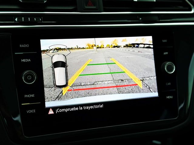 Volkswagen Tiguan R LINE 2.0 TDi DSG con TECHO PANORÁMICO, CÁMARA...