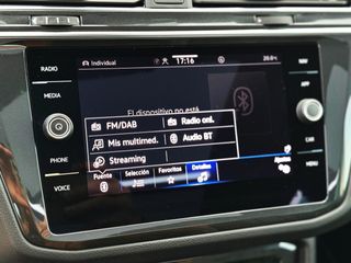 Volkswagen Tiguan R LINE 2.0 TDi DSG con TECHO PANORÁMICO, CÁMARA...