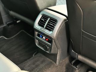 Volkswagen Tiguan R LINE 2.0 TDi DSG con TECHO PANORÁMICO, CÁMARA...