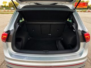 Volkswagen Tiguan R LINE 2.0 TDi DSG con TECHO PANORÁMICO, CÁMARA...