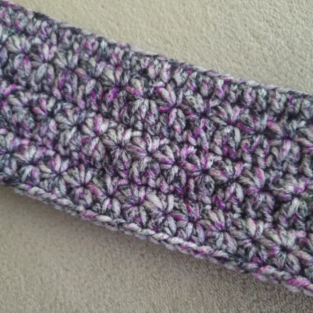 Cerchietto multicolore in lana intrecciata a mano