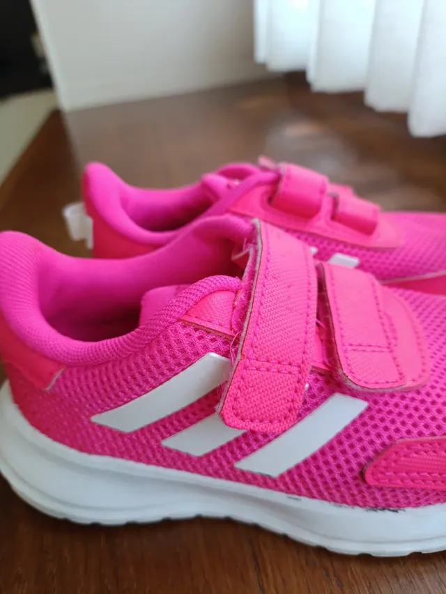 Zapatillas Adidas 26  niña fucsia velcro