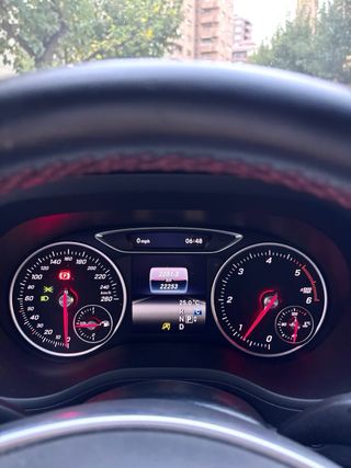 Mercedes-Benz Clase B200 AMG