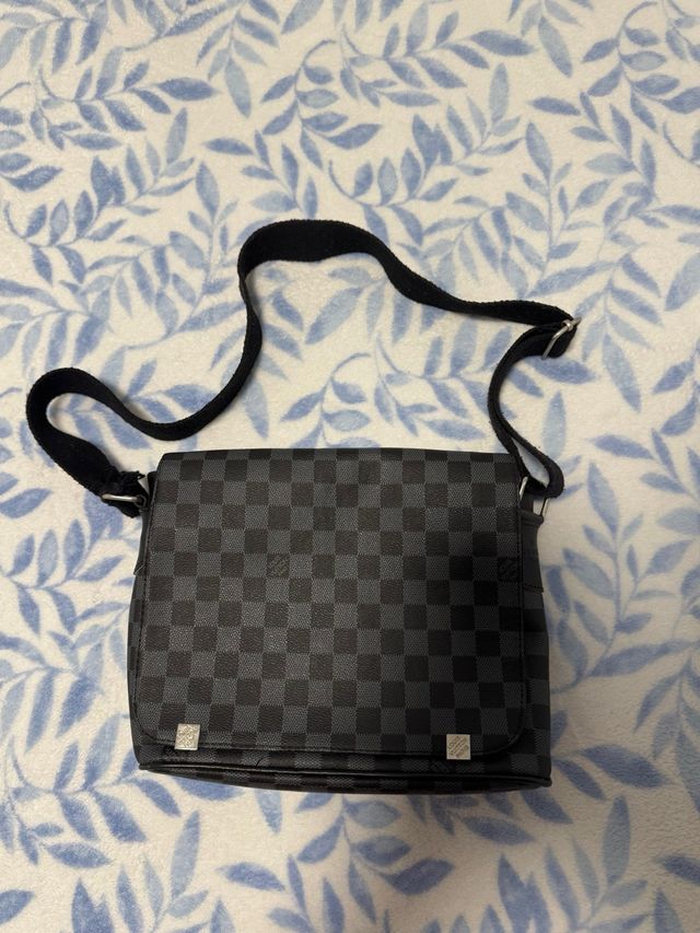 Bandolera Louis Vuitton Gris