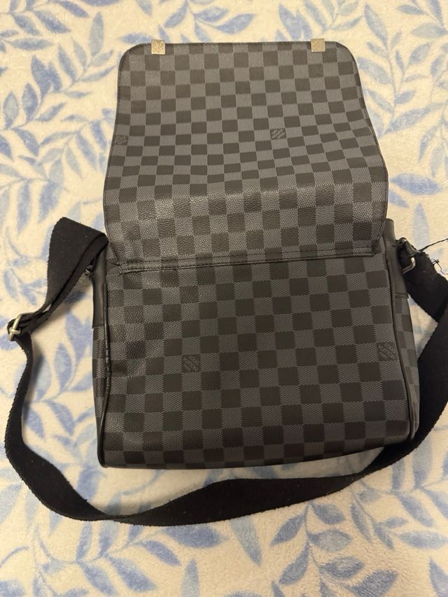 Bandolera Louis Vuitton Gris