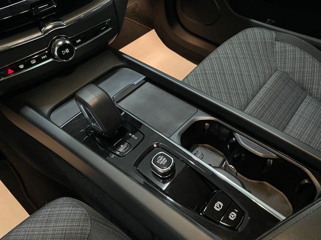 VOLVO XC60 2.0 T6 AWD Recharge Core Auto 2023