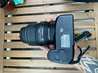 Nikon D3100 + Micrófono + Batería + Cargador