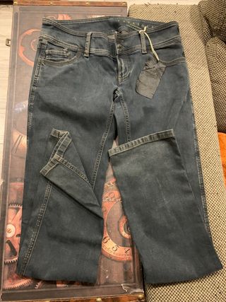 Pantalón vaquero tiro bajo azul grisáceo
