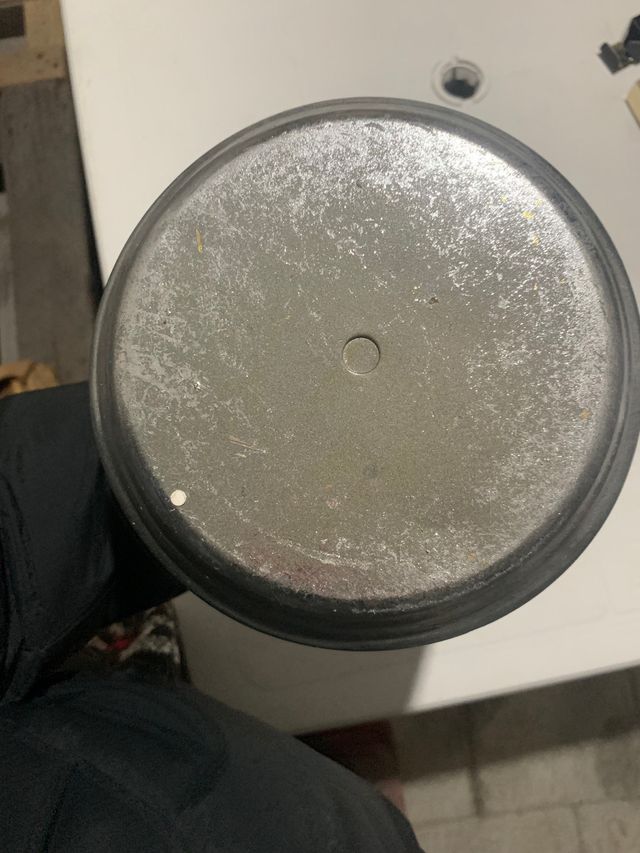 Portacandele in metallo e rattan