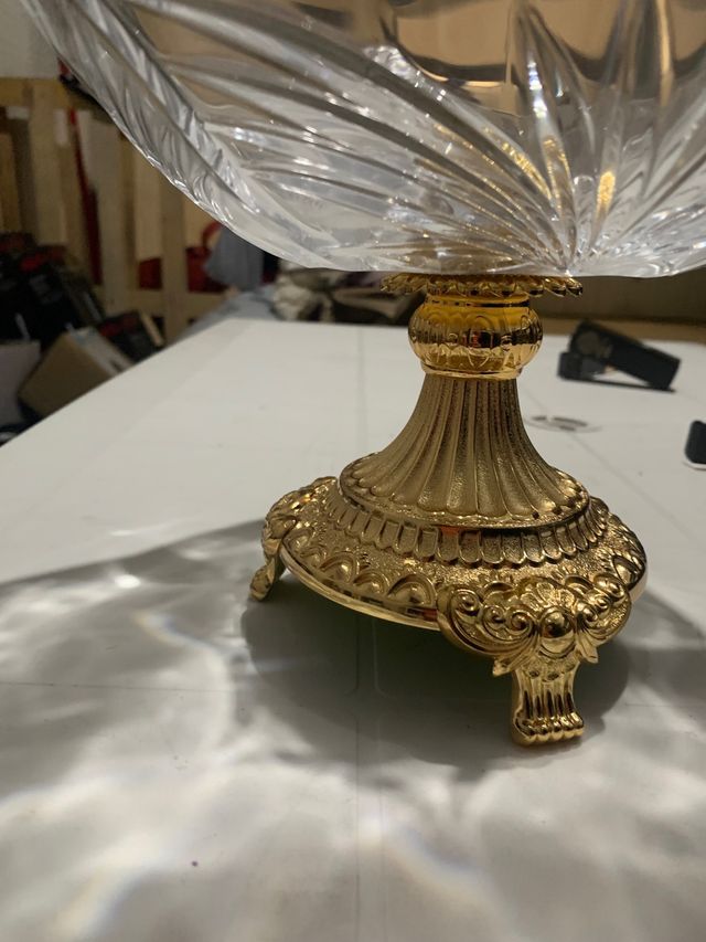 Centro tavola in vetro e metallo dorato