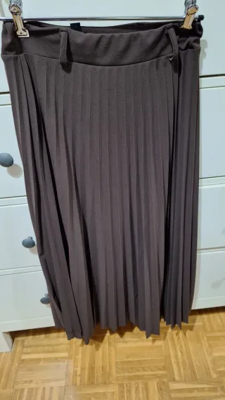 Falda marrón plisada talla única