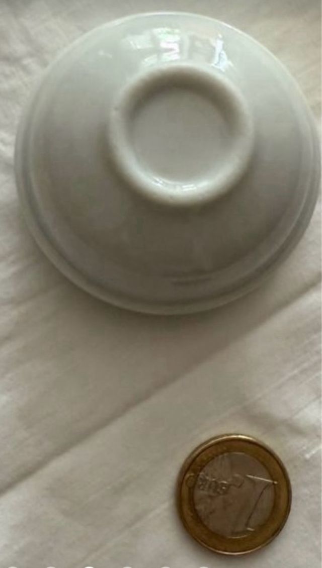 6 salseras pequeñas de porcelana