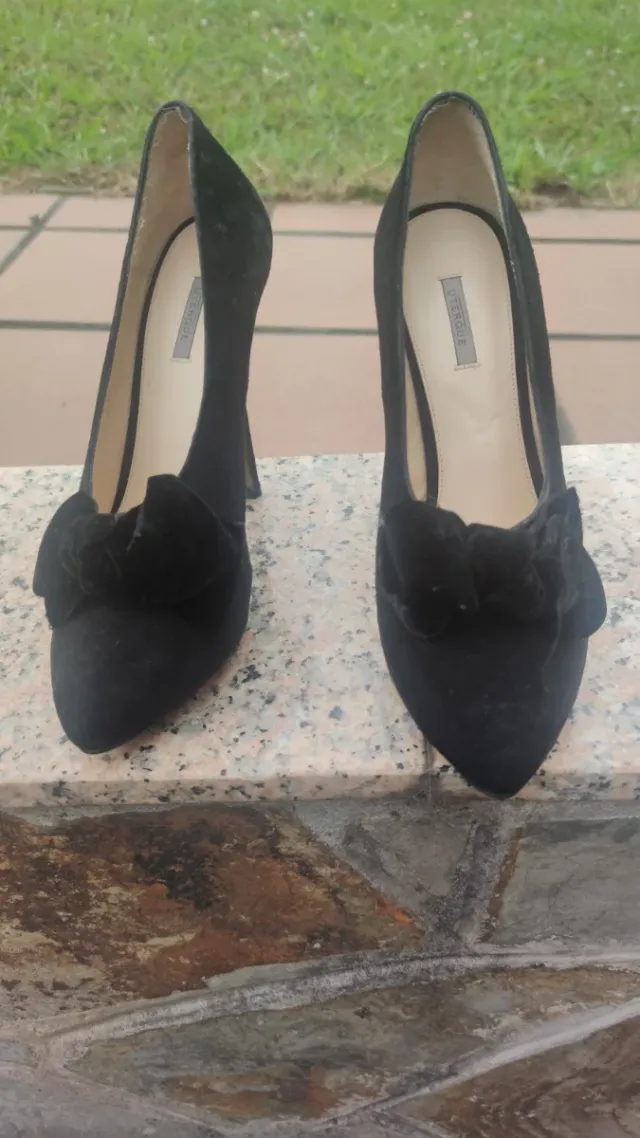 Zapatos de tacón Uterqüe negros talla 40