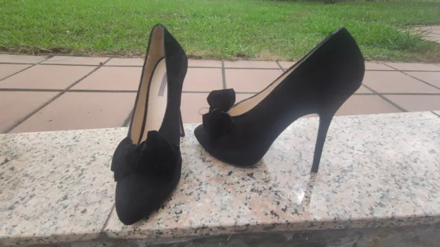 Zapatos de tacón Uterqüe negros talla 40