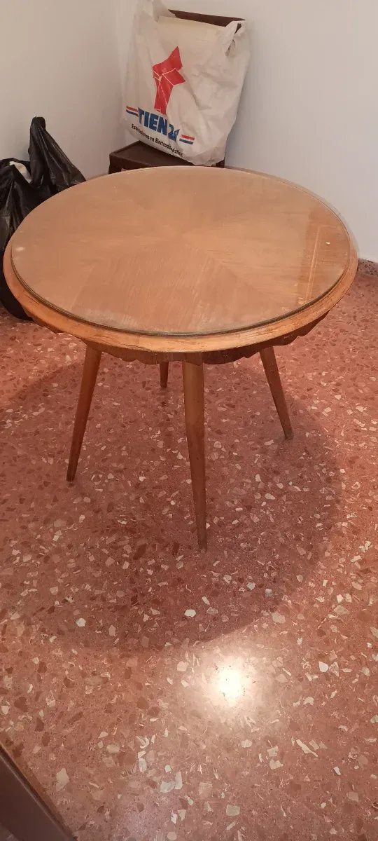 Mesa redonda madera y cristal.