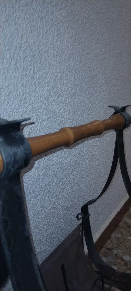 Portariviste antico in ferro battuto e legno