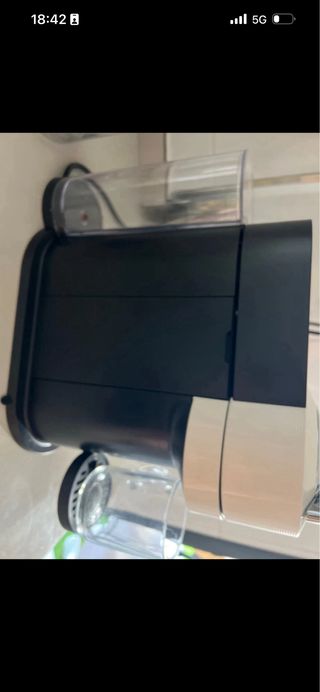 Cafetera Nespresso DeLonghi Blanca