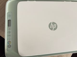 Impresora HP verde y blanca
