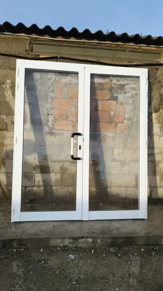 Puerta + 2 fijos laterales