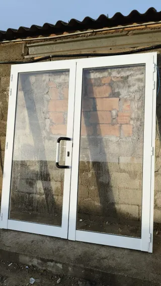 Puerta + 2 fijos laterales