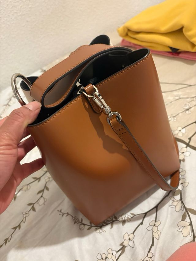 Bolso Charles & Keith Beige y Marrón