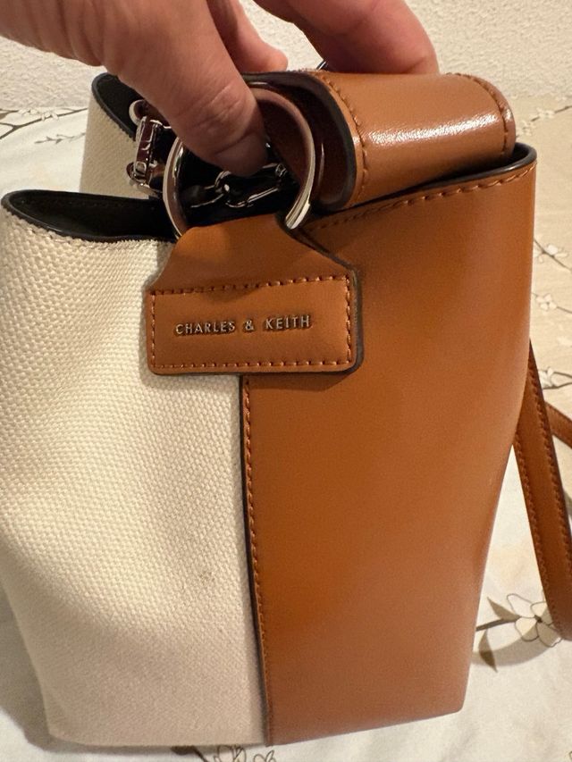 Bolso Charles & Keith Beige y Marrón