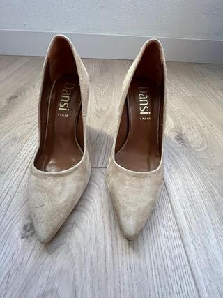 Zapatos tacón Dansi aterciopelados beige talla 34