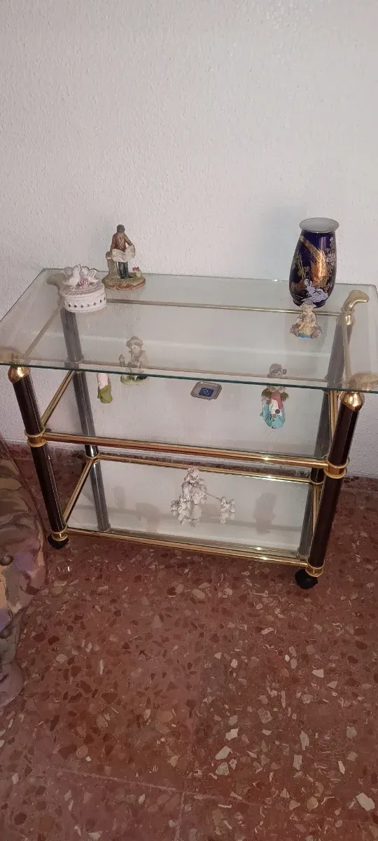 Mesa auxiliar cristal y metal dorada