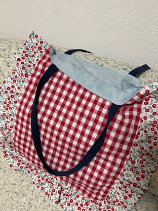 tote bag de tela con estampado de cuadros y flores