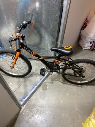 Bicicleta Infantil Btwin Negra y Naranja