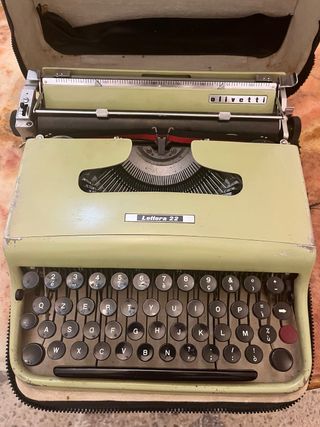 Macchina da scrivere Olivetti Lettera 22 Napoli