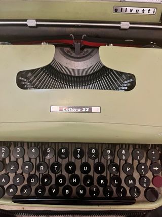 Macchina da scrivere Olivetti Lettera 22 Napoli