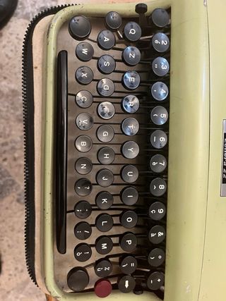 Macchina da scrivere Olivetti Lettera 22 Napoli
