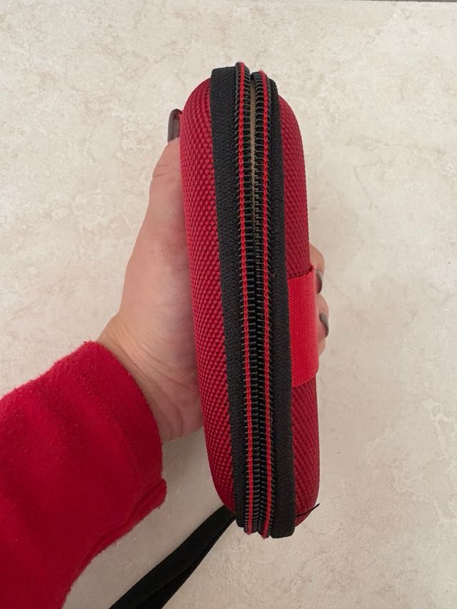 Custodia rossa per fotocamera digitale