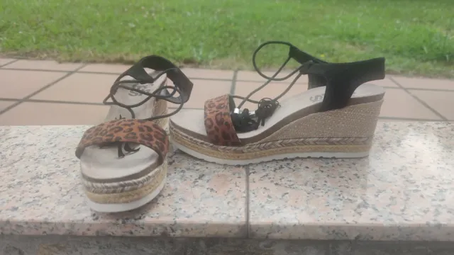 Sandalias cuña Refresh Talla 41 Animal Print