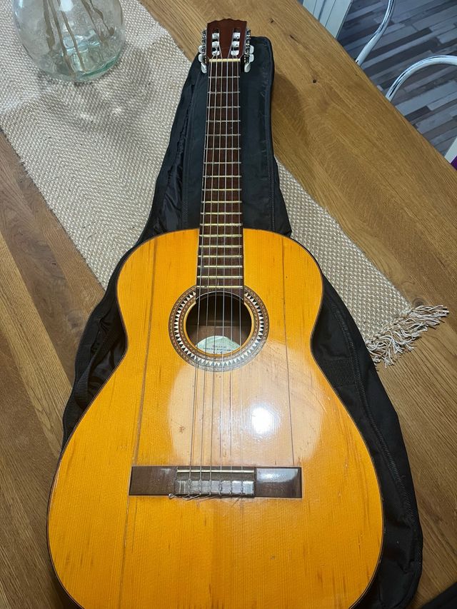 Chitarra classica con custodia di Vicente Sanchis