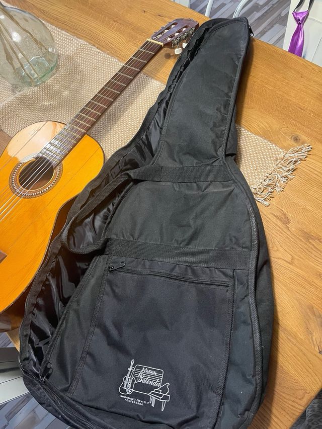 Chitarra classica con custodia di Vicente Sanchis