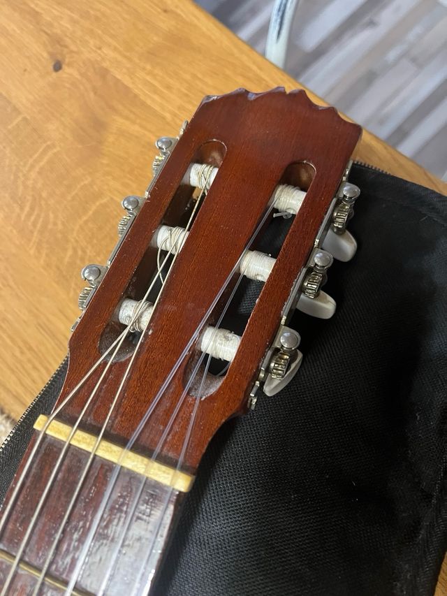 Chitarra classica con custodia di Vicente Sanchis