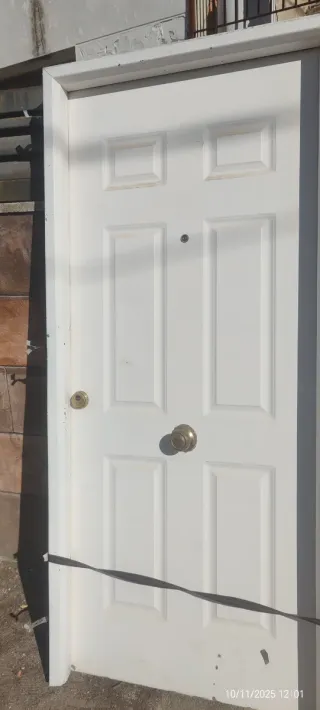 Puerta de entrada 2,10 de alto x 0.90 de ancho