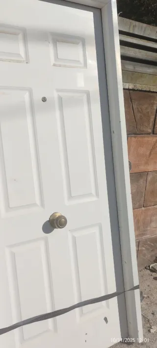 Puerta de entrada 2,10 de alto x 0.90 de ancho