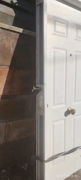 Puerta de entrada 2,10 de alto x 0.90 de ancho