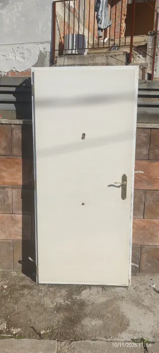 Puerta de entrada 2,10 de alto x 0.90 de ancho