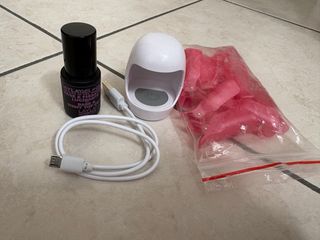 Set Manicure - mini macaron lamp e Layla Polish